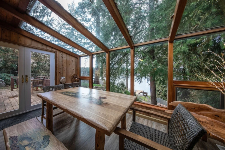 Koi Story Cabin