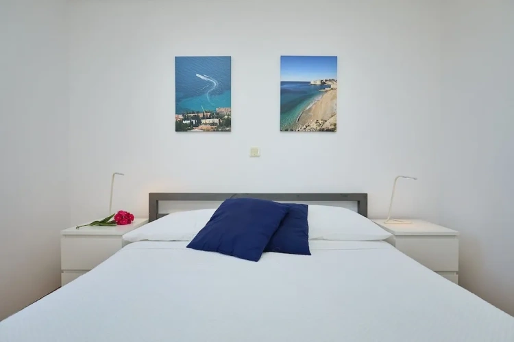 3 Bedrooms Sextuple Apartment