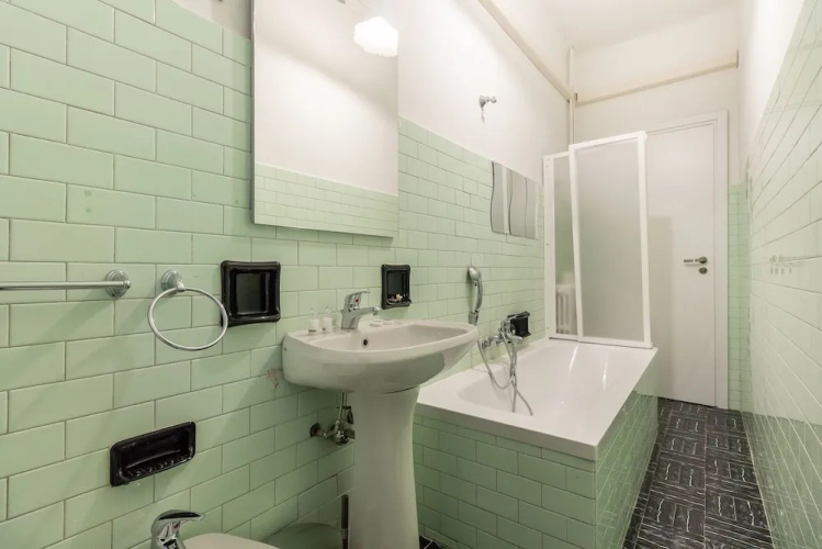 Bright 1 Bedroom near MM1