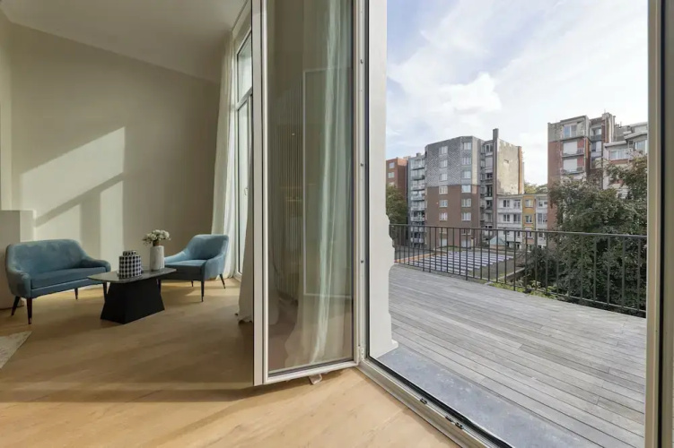 Luxurious 3-Bedroom 280sqm center