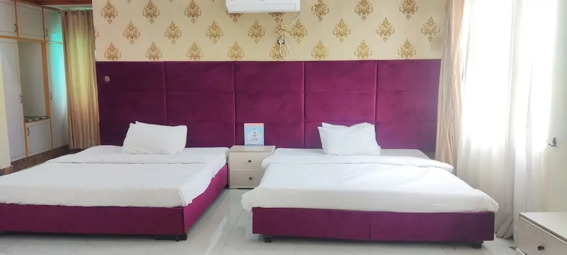 Hotel Pine Track