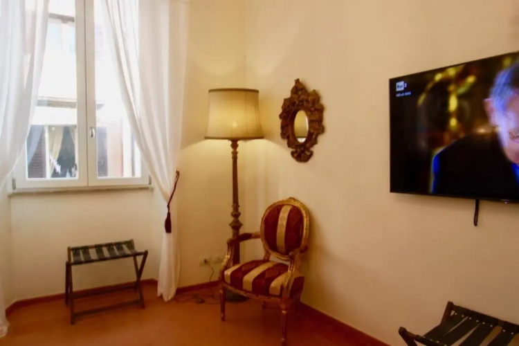 Visione Via Sant’Andrea delle Fratte, 36