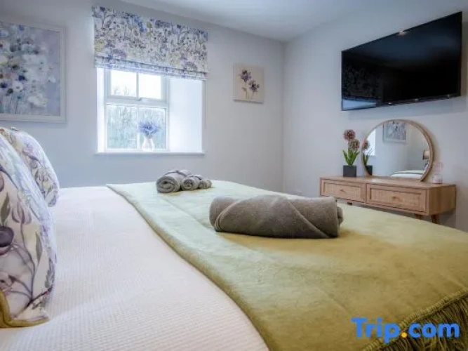 4 Bedrooms Apartment