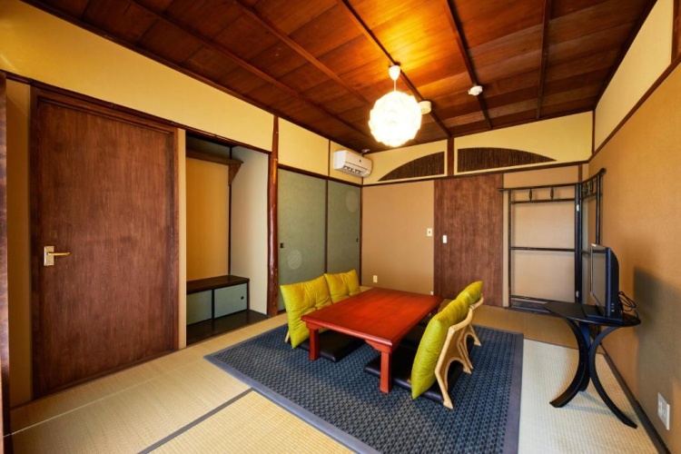 Standard Quadruple room with garden view