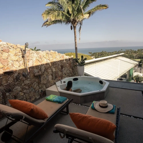 Luxury Penthouse room with balcony and with ocean view