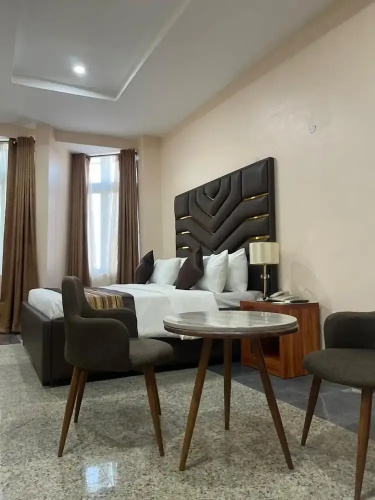 De Silver Green Luxury Hotel