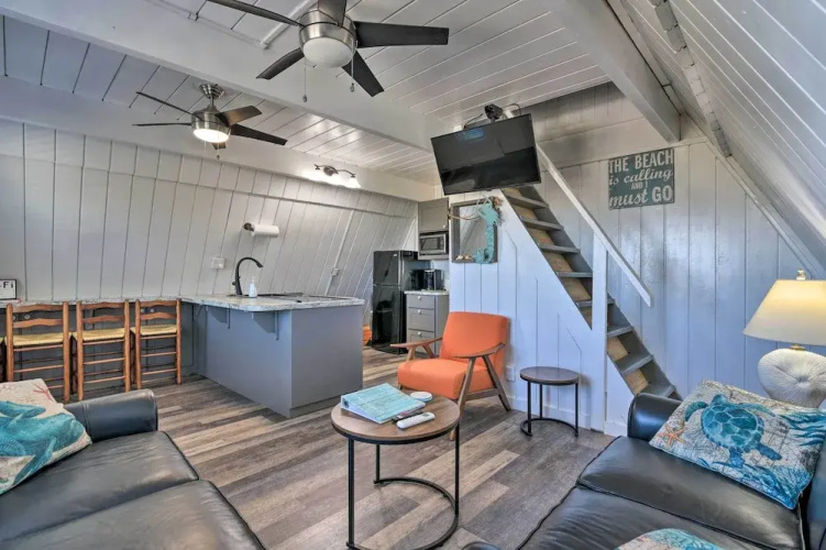 2 Blocks to Surfside Beach: A-frame Home w/ Deck