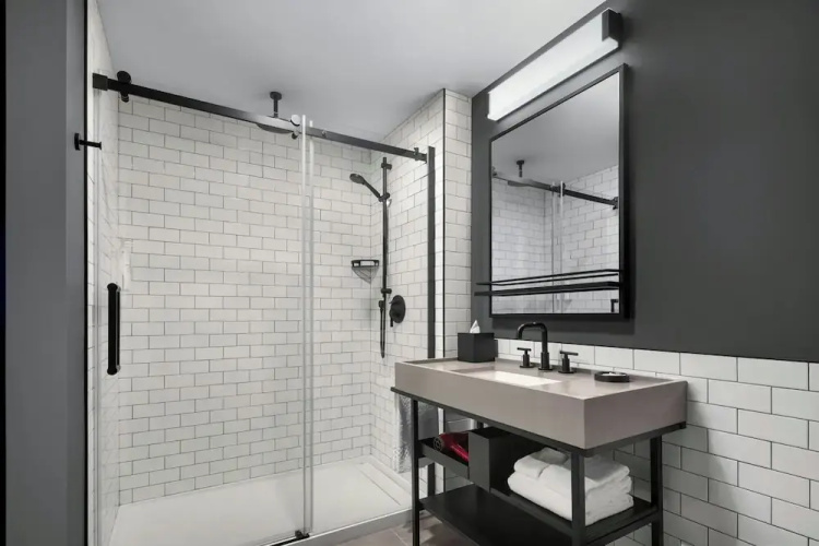 New Hotel Moxy Montreal Downtown