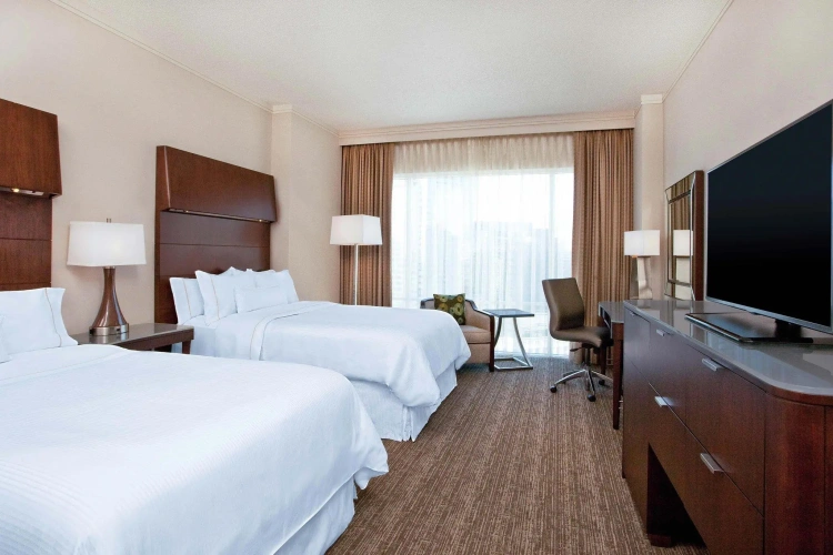 Standard Quadruple Club room with city view