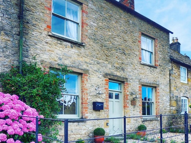3 Bedrooms Cottage