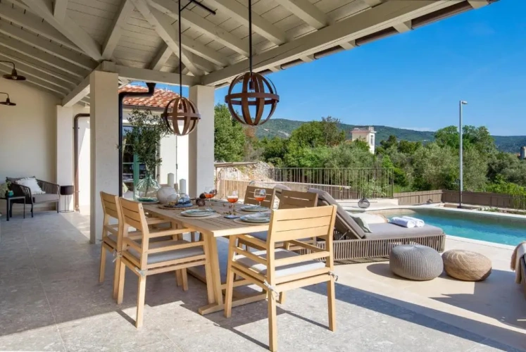 3 Bedrooms Villa