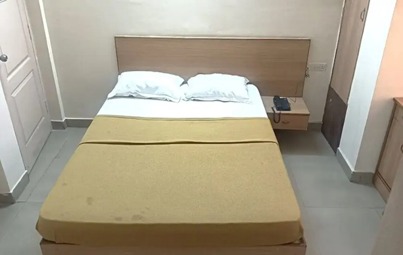 Hotel Rainbow near Victoria Hospital City Market