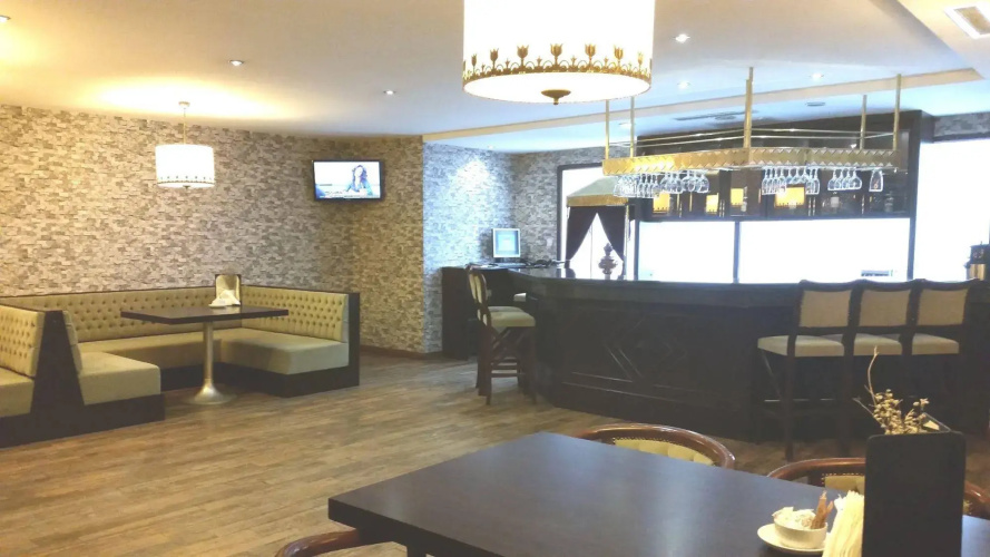 Adela Hotel