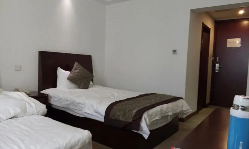 Baicaoyuan Hotel(南京百草园宾馆(草场门南艺二师地铁站店))