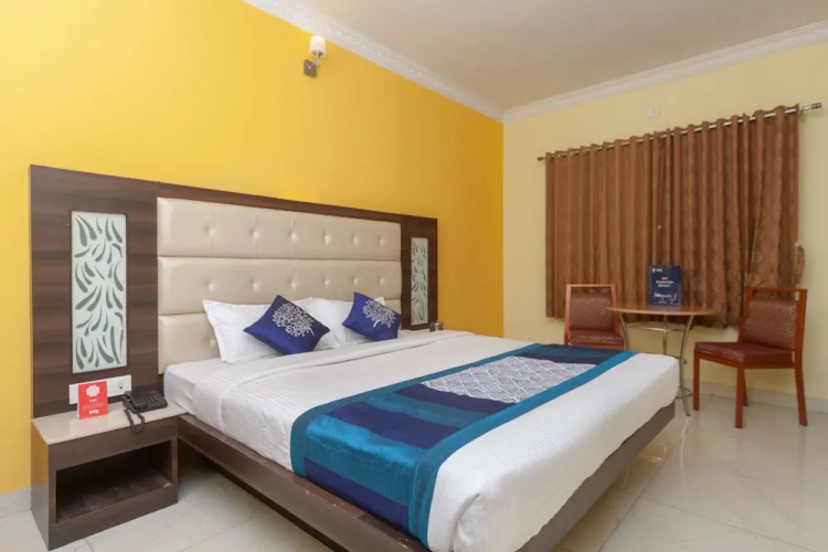 OYO 7987 Hotel Carnation