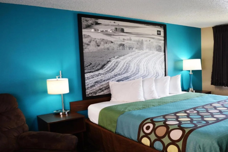 Super 8 By Wyndham Spencer