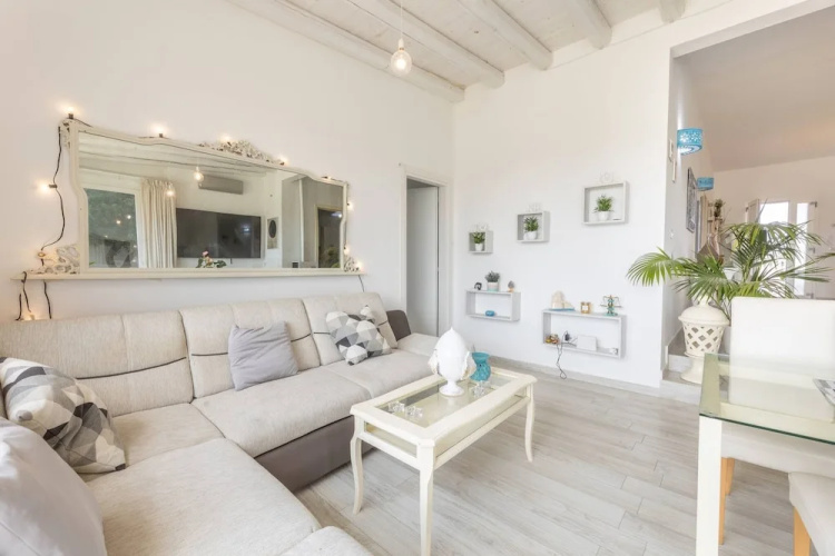 Villa Eriberto - Pool 3 Bedrooms 8 Sleeps