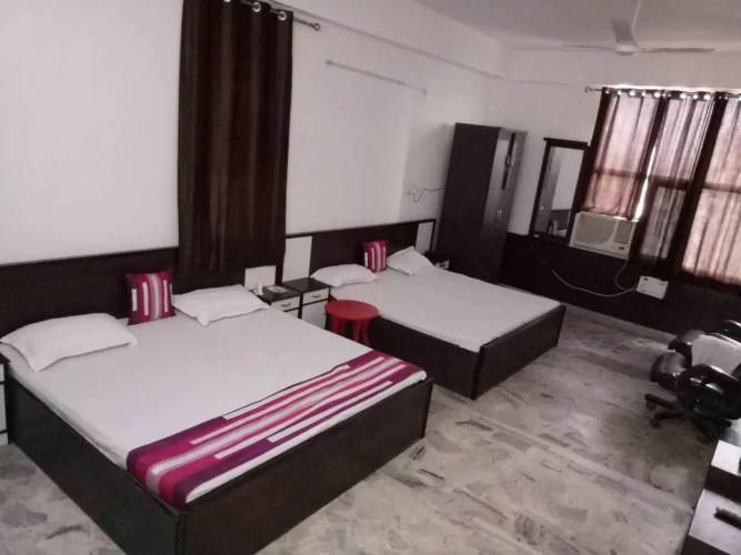 Aarya Hotel