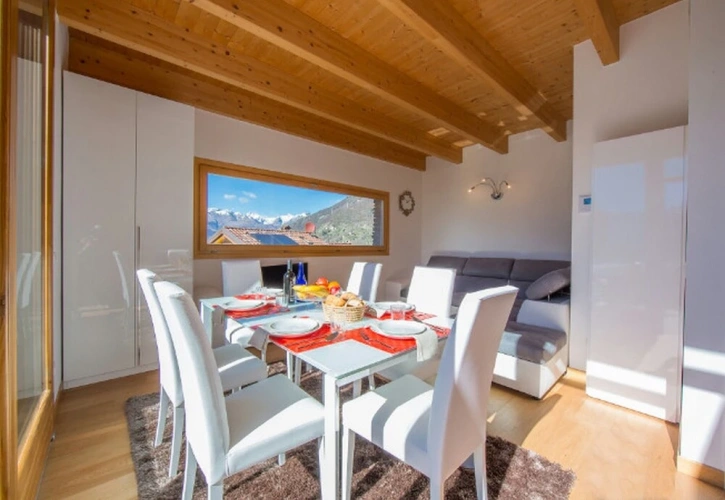 2 Bedrooms Quadruple Family Apartment