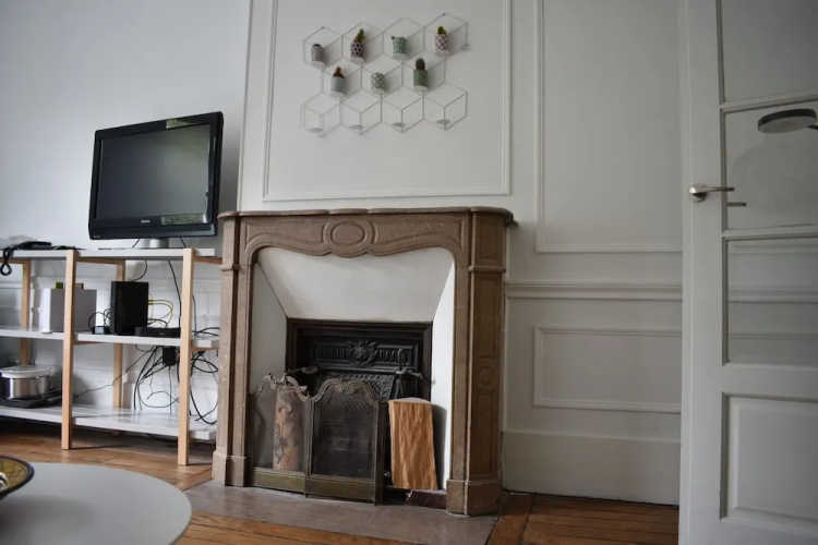 2 Bedroom Flat on Quai de Valmy
