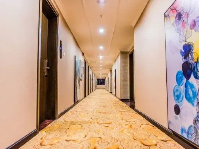 Super 8 Hotel Premier