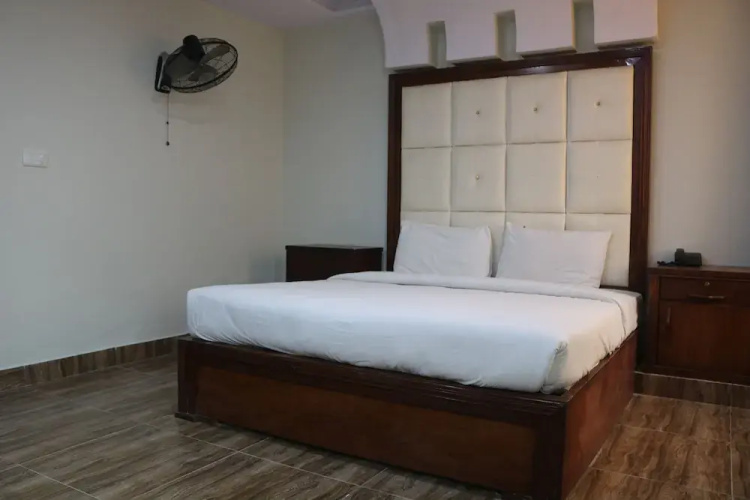 Royal Blue Hotel