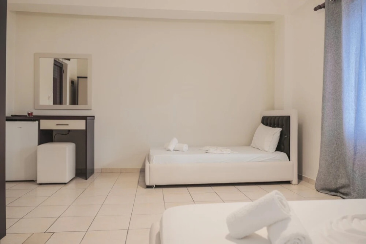 Foris Rooms