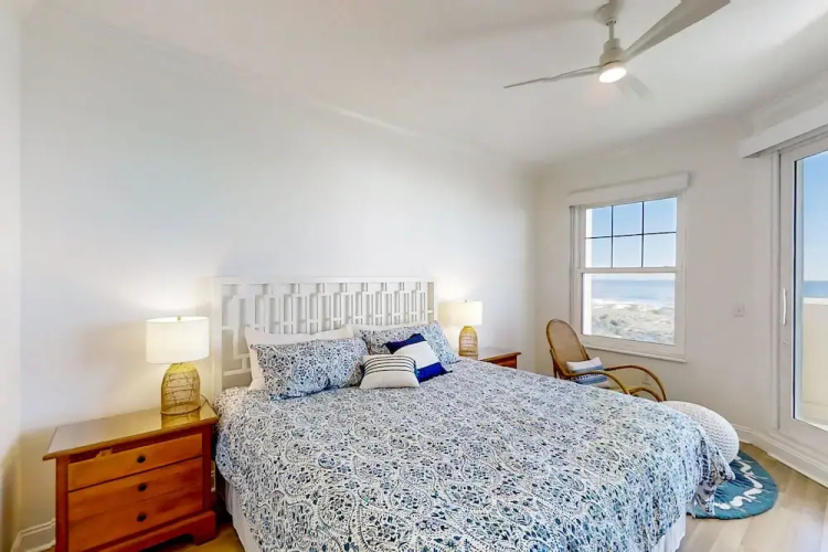 Beautiful Oceanfront Getaway W/shared Pool, Central AC, Elevator, & W/D