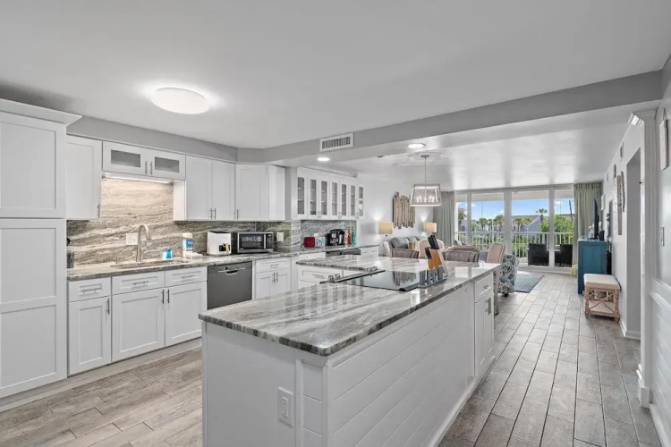 Shoreline Towers 3033