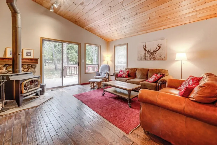 Home w/ Deck + Access to Tahoe Donner Amenities!