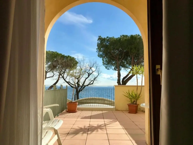 Standard Double room with lake view