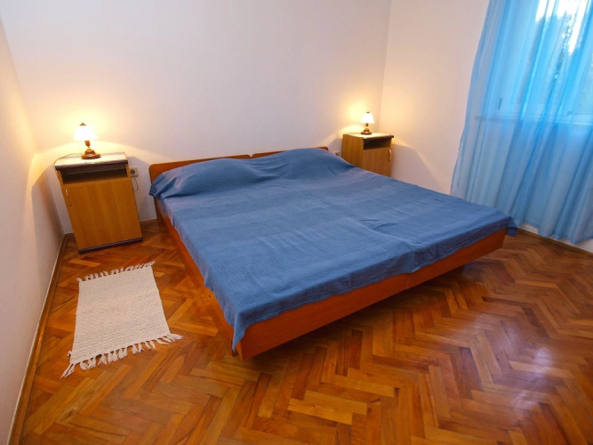 Apartment 977
