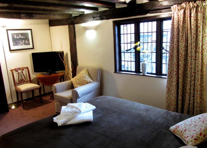 5 Bedrooms Apartment