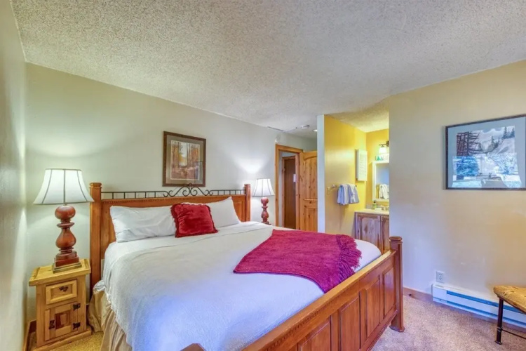 2 Bedroom Condo in Keystone - West Keystone