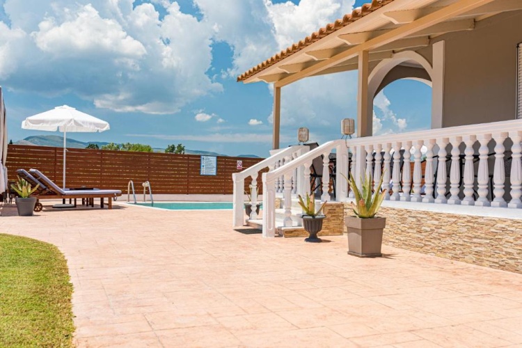 2 Bedrooms Villa