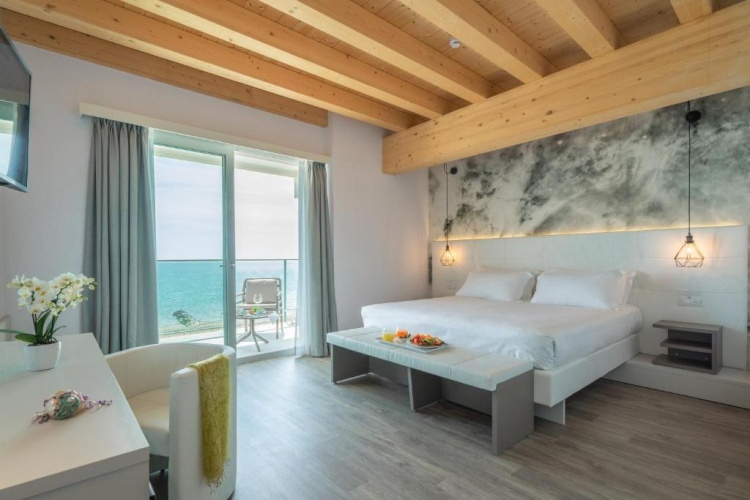 Deluxe Suite with sea view
