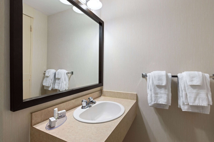 Travelodge By Wyndham Thunder Bay photo 9