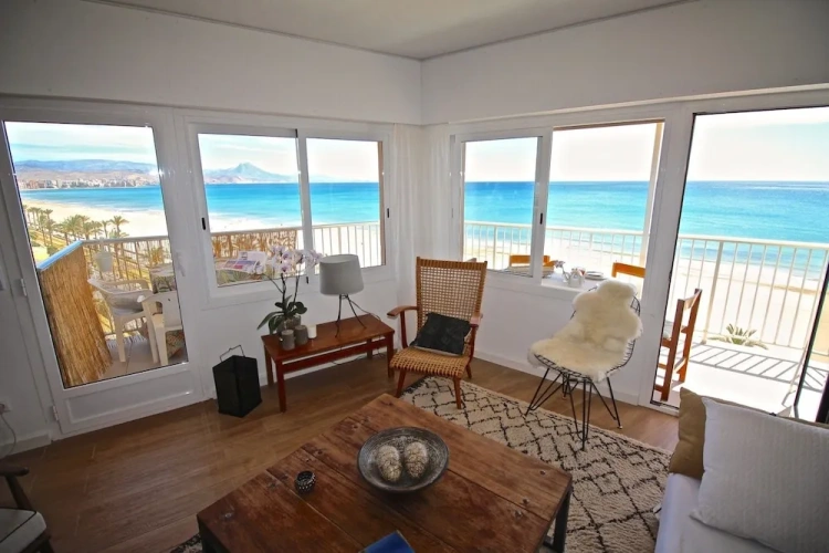 2 Bedrooms Apartment with balcony and with sea view