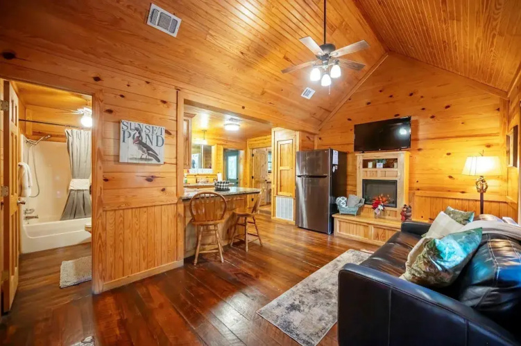 Sunset Ridge Cozy Cabin for 6