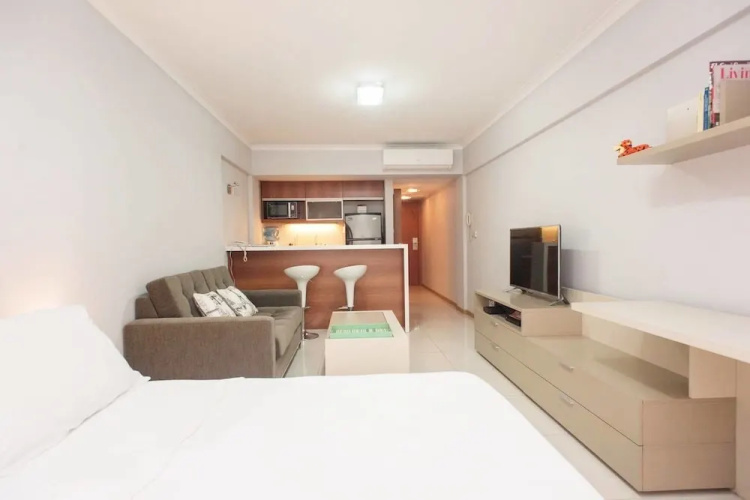 Beautiful and sunny studio by Sofacama