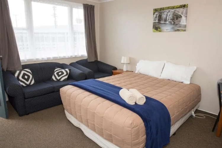 2 Bedrooms Sextuple Apartment