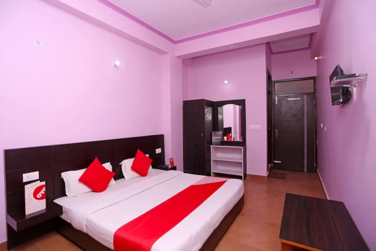 OYO 19406 Hotel Janta Palace