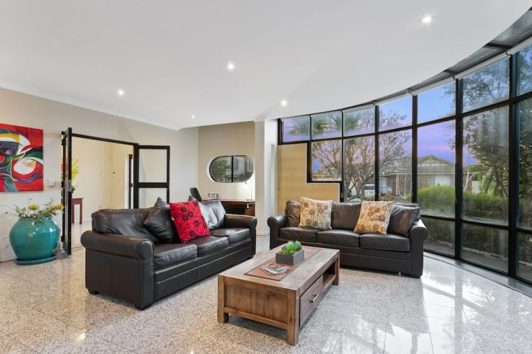 Villa De Marseilles - Melbourne