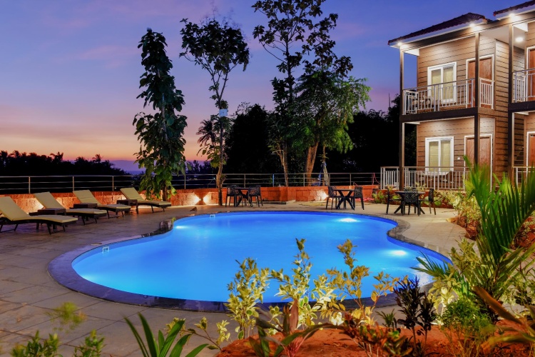 Standard room with pool view