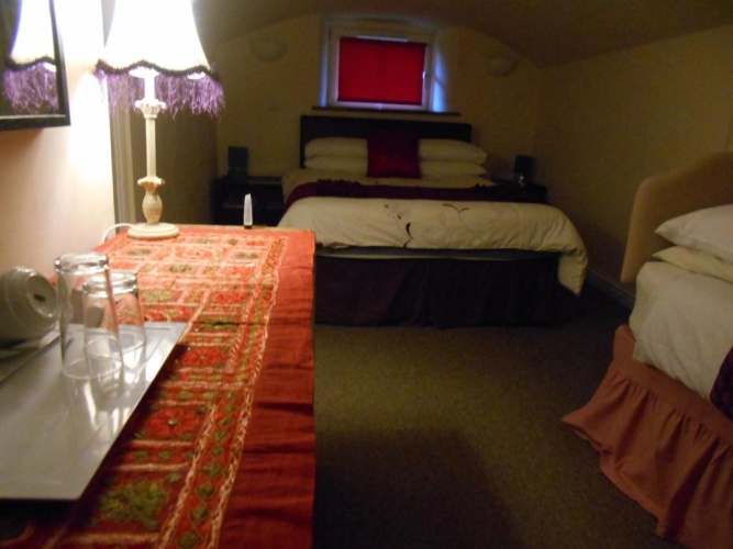 Standard Triple room