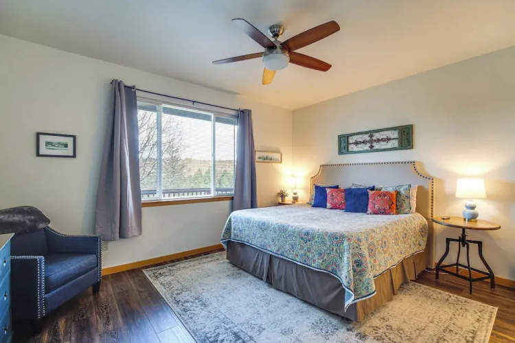 Klamath Falls Getaway w/ Pool & Hot Tub Access!