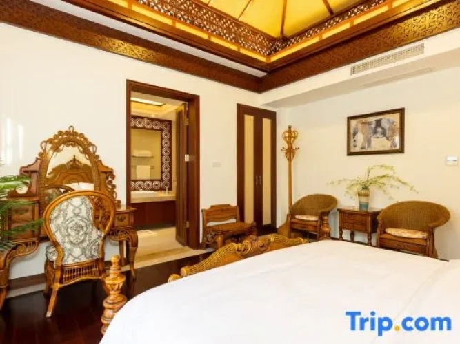 5 Bedrooms Family Villa