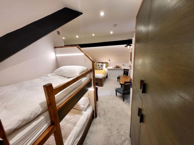 Deluxe Family Suite