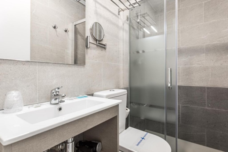 Standard Twin room with city view