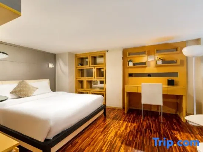 Business Double Suite with balcony and with city view